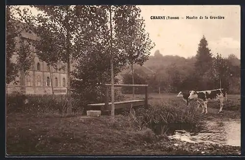 AK Charny /Yonne, Moulin de la Gravière avec vache près d`un ruisseau