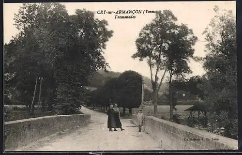 AK Cry-sur-Armancon, Promenade sur le pont bordée d`arbres et de promeneurs