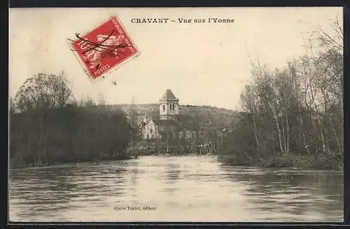 AK Cravant, Vue sur l`Yonne et l`église en arrière-plan