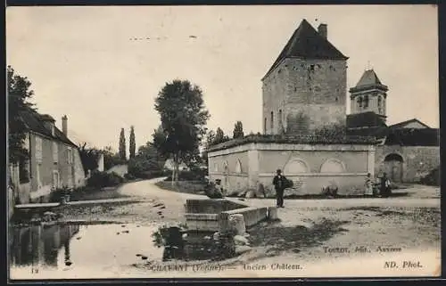 AK Charny /Yonne, Ancien Château et scène de village avec fontaine