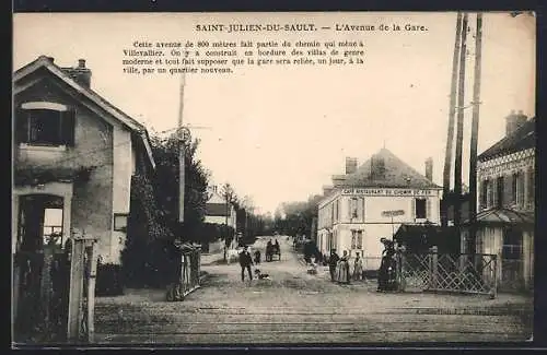 AK Saint-Julien-du-Sault, L`Avenue de la Gare avec café et passants