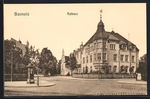 AK Dresden-Blasewitz, Rathaus mit Strassenpartie