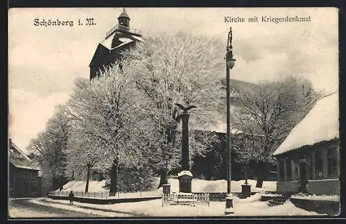 AK Schönberg i. M., Kirche mit Kriegerdenkmal im Schnee