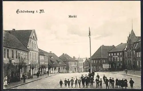 AK Schönberg i. M., Markt mit Kindern