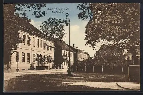 AK Schönberg i. M., Amtsplatz mit Strassenpartie