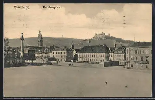 AK Würzburg, Residenzplatz mit Denkmal