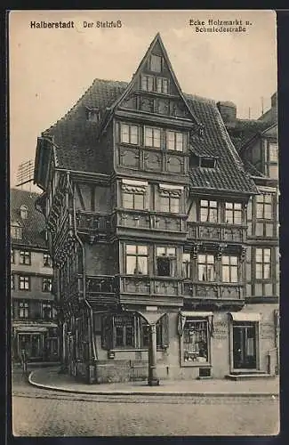 AK Halberstadt, Haus mit Stelzfuss, Ecke Holzmarkt und Schmiedestrasse