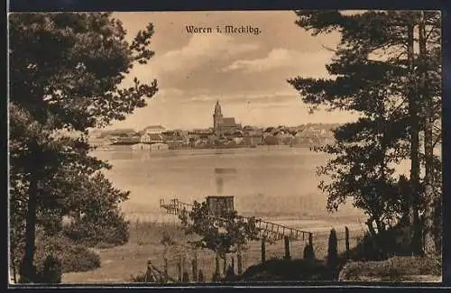 AK Waren i. Mecklbg., Blick über das Wasser auf den Ort