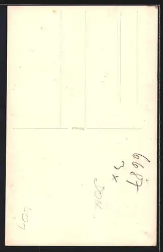 Foto-AK Mann schiebt sein Fahrrad