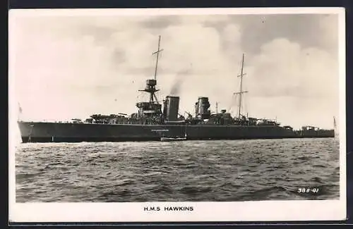 AK Kriegsschiff HMS Hawkins auf See