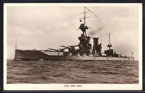 AK Kriegsschiff HMS Iron Duke auf See