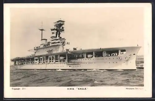 AK Kriegsschiff H.M.S. Eagle in ruhiger Fahrt vor Küste