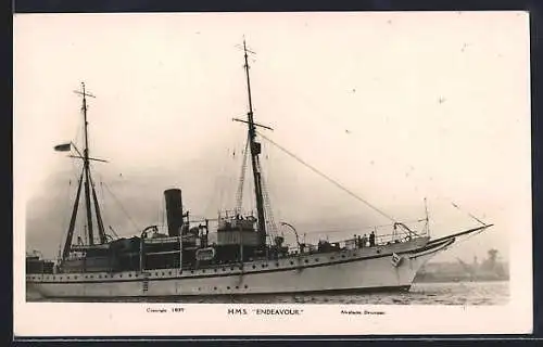 AK Kriegsschiff HMS Endeavour auf See