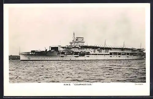 AK Kriegsschiff HMS Courageous auf See