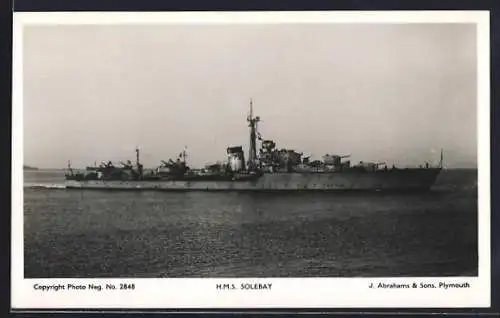 AK Kriegsschiff, H.M.S. Solebay in ruhiger Fahrt auf See