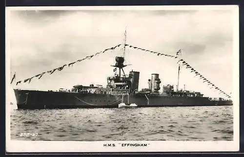 AK Kriegsschiff HMS Effingham auf See