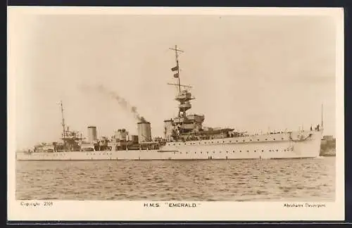 AK Kriegsschiff HMS Emerald auf See