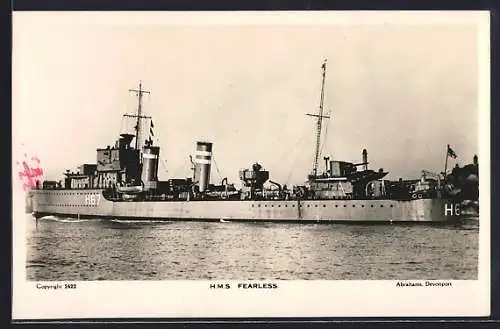 AK Kriegsschiff HMS Fearless auf See