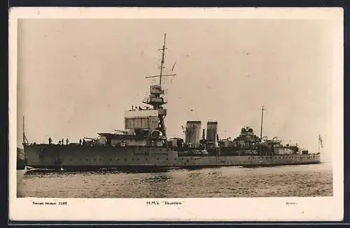 AK Kriegsschiff HMS Dauntless auf See