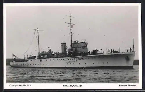 AK Kriegsschiff HMS Rochester auf See