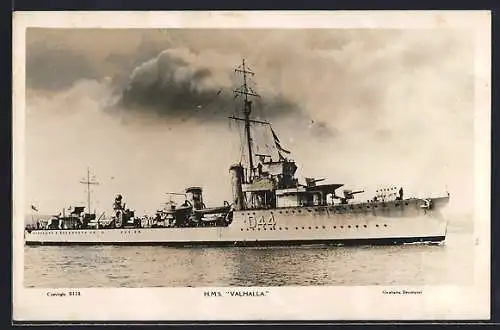 AK Kriegsschiff HMS Valhalla auf See