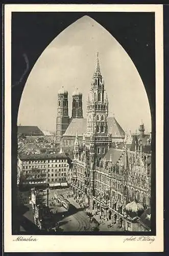 AK München, Strassenpartie mit Kirche und Strassenbahn
