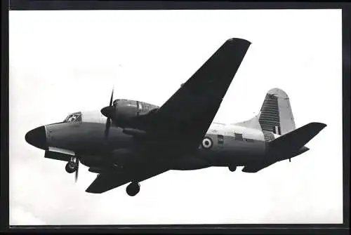Fotografie Flugzeug, Niederdecker mit Kennung WJ916
