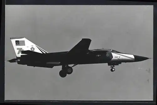 Fotografie Flugzeug General Dynamics F-111, Kampfjet Spirit of '76 der USAF