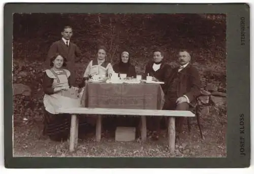 Fotografie Josef Kloss, Sternberg, Friedrich Ludwig Jahn-Platz 1a, Familienpicknick im Grünen, Kaffekranz