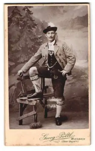 Fotografie Georg Pöltl, Miesbach, Oberbayern, Mann in traditioneller Tracht