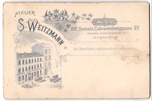 Fotografie S. Weitzmann, Wien, Hernals Calvarienberggasse 37, Ansicht Wien, Atelierhaus mit Monogramm des Fotografen