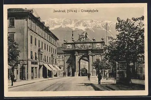 AK Innsbruck, Truimphpforte mit Strassenbahn