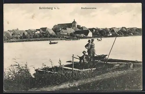 AK Schönberg / Meckl., Stadtpanorama mit Kirche und Arbeitern
