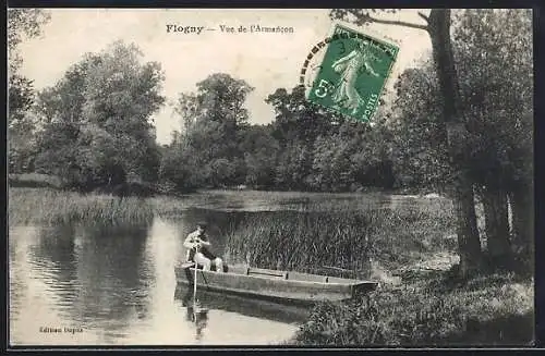 AK Flogny, Vue de l`Armancon avec un homme dans une barque sur la rivière entourée d`arbres