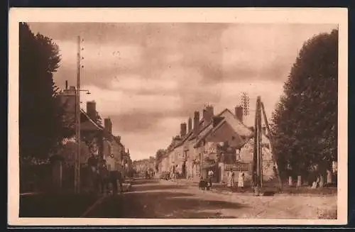 AK Villeneuve-l`Archevêque /Yonne, Scène de rue animée avec passants et maisons de village