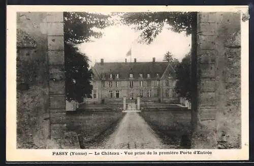 AK Passy /Yonne, Le Château, Vue prise de la première Porte d`Entrée