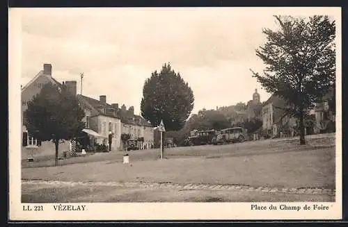 AK Vézelay, Place du Champ de Foire