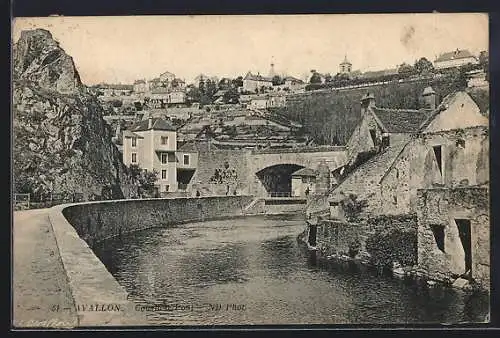 AK Avallon, Quartier du Pont et vue sur la ville en arrière-plan