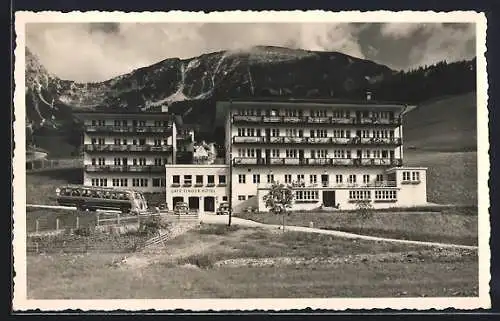 AK Berwang, Vor dem Cafe Singer Hotel