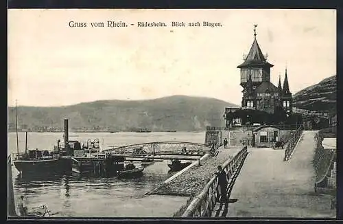 AK Rüdesheim / Rhein, Gasthaus Rheinhalle, Dampfschiff am Pier, Blick nach Bingen