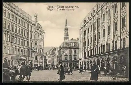 AK Riga, Theaterstrasse mit Passanten