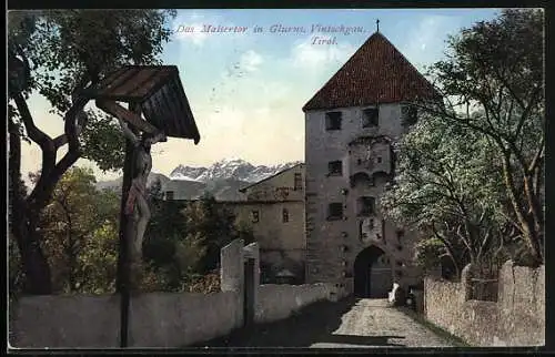 AK Glorenza, Torre Malles, Venosta, Wegekreuz am Burgeingang