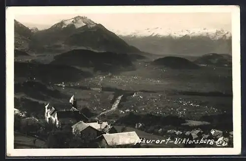 AK Viktorsberg, Gesamtansicht mit Bergpanorama aus der Vogelschau