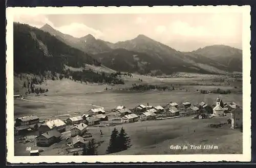 AK Grän in Tirol, Gesamtansicht mit Gipfelpanorama