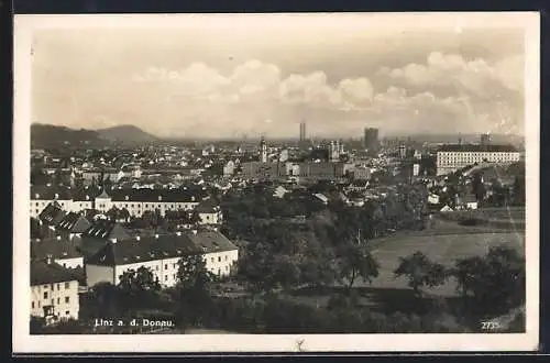 AK Linz a. d. Donau, Ortsansicht mit Bergblick
