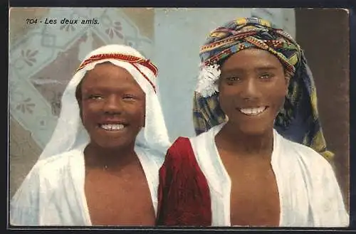 AK Les deux amis, fröhliche arab. Kinder mit bunten Gewändern