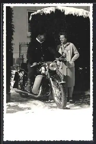 Foto-AK Mann auf einem Motorrad Puch