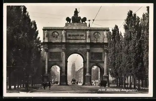 AK München, Siegestor Durchblick, Strassenbahn