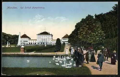 AK München-Nymphenburg, Besucher vor dem Kgl. Schloss