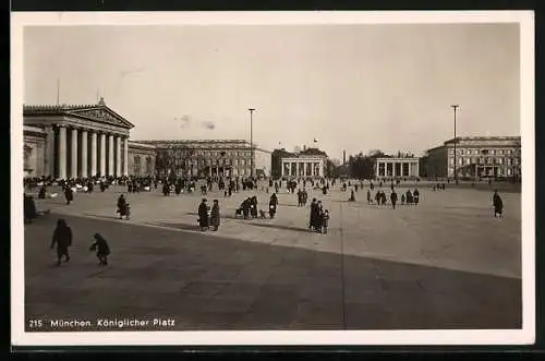 AK München, Königlicher Platz mit Ehrentempeln
